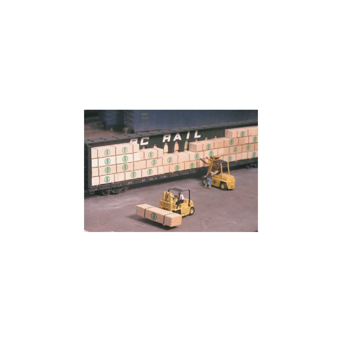 Lumber Load -- Fits 50′ Flatcar or Bulkhead Flat and 3/4 of Centerbeam, HO, Grand Central Scenery LL1
