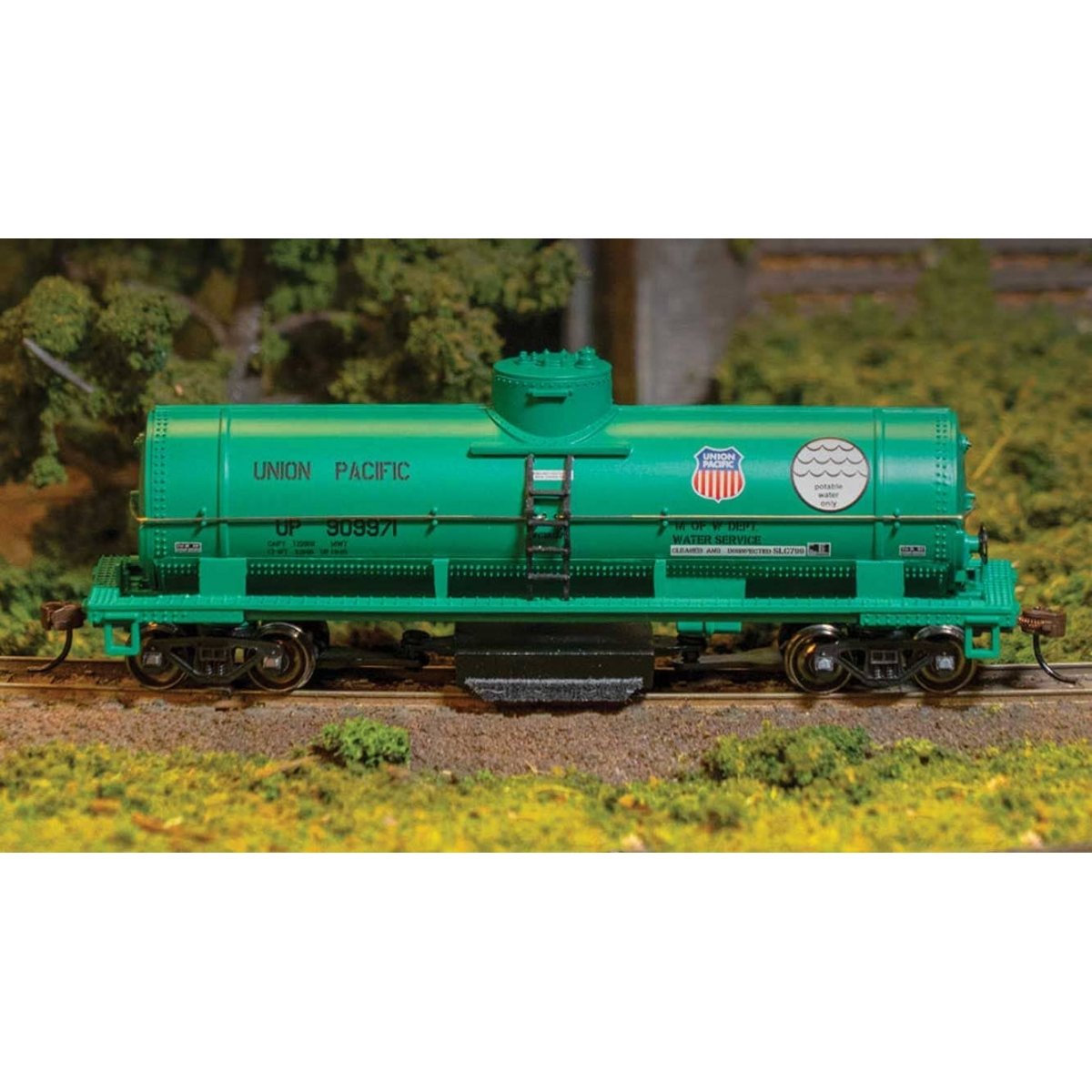 Track Cleaning Tank Car - Ready-to-Run - Silver Series(R) -- Union Pacific (MOW green), HO Bachmann Industries 16305