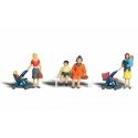 Scenic Accents(R) Figures -- Moms & Kids pkg(6), HO, Woodland Scenics 1832