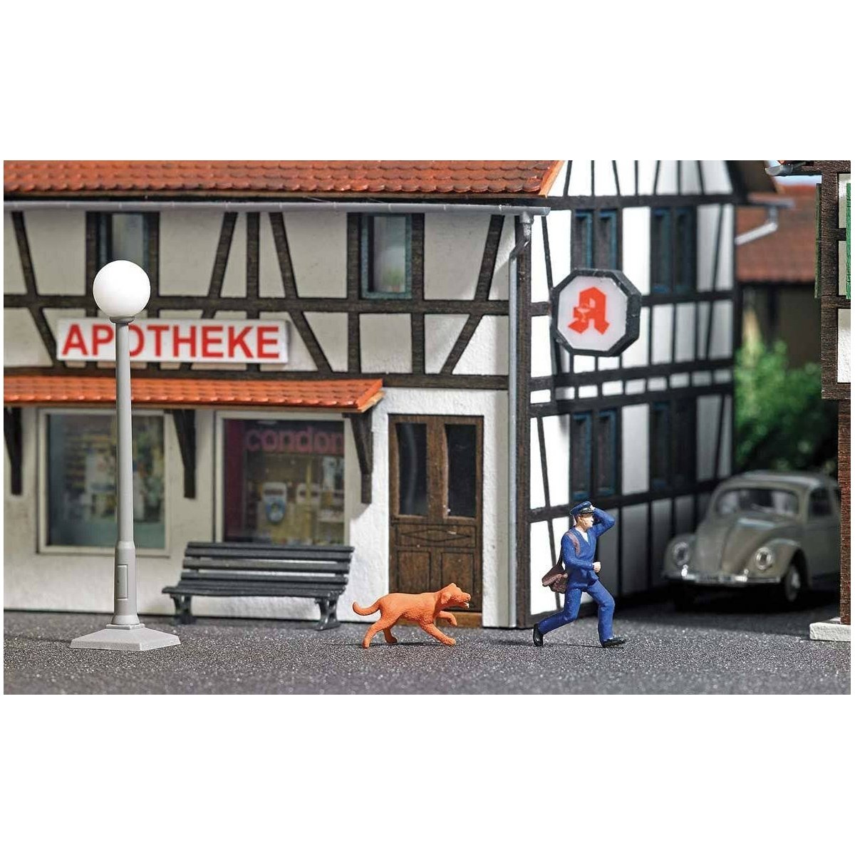 On the Run - Action Set -- Running Letter Carrier Figure, Chasing Dog, Non-Operating Park Light, Park B, HO Busch Gmbh & Co Kg 7