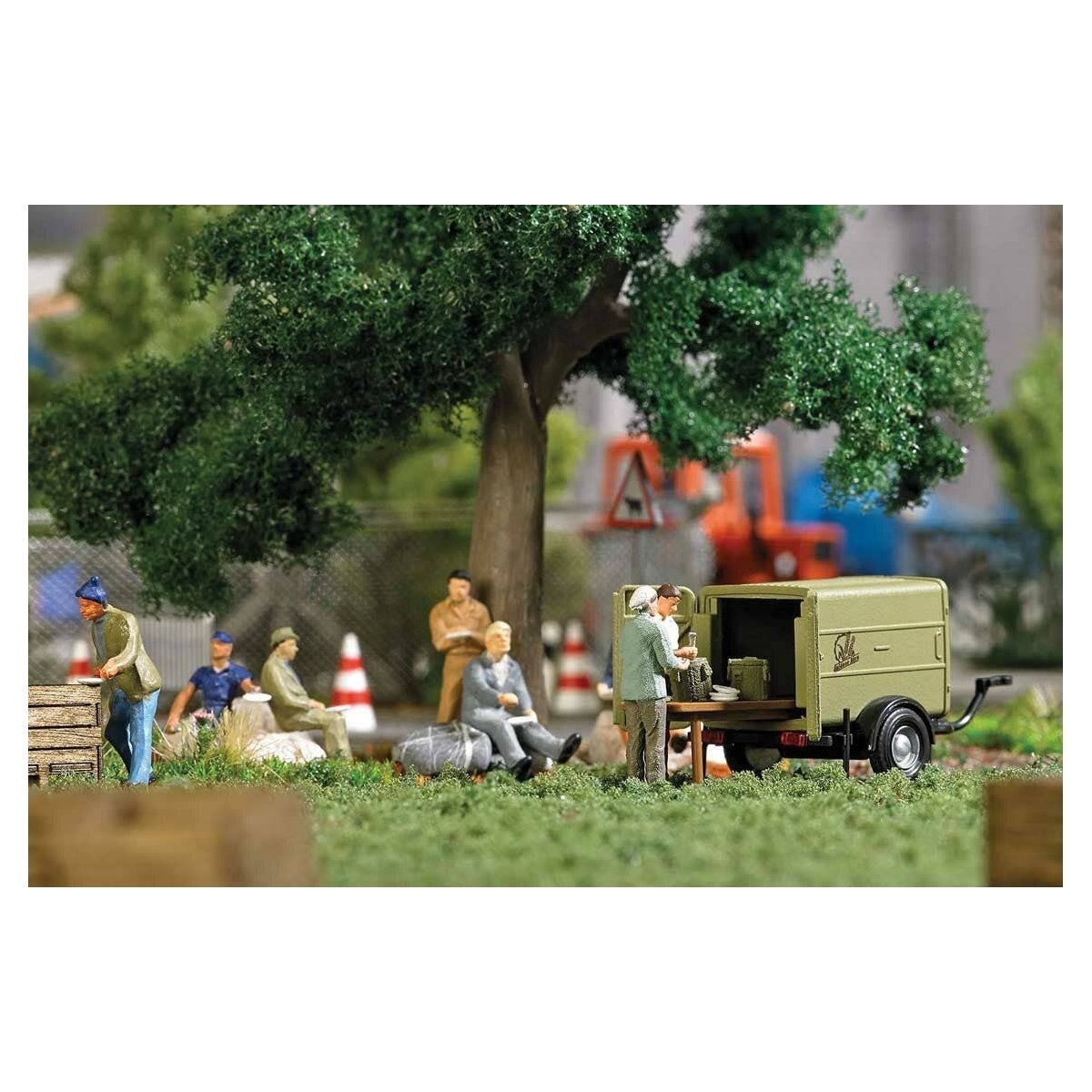 Snack Break - Action Set -- Supply Trailer with Trailer, 2 Figures, Warming Containers, Utensils & Dishe, HO Busch Gmbh & Co Kg 