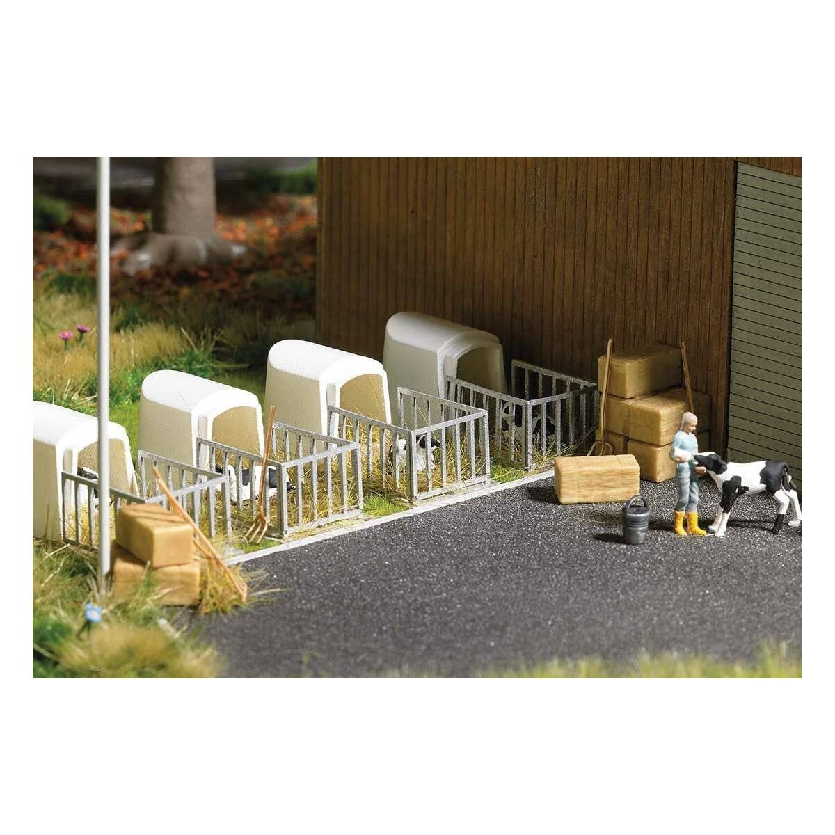 Veal Hut - Crate - Action Set -- Calf, Hut with Fence, Stable Tools, Hay Bales, HO Busch Gmbh & Co Kg 7931