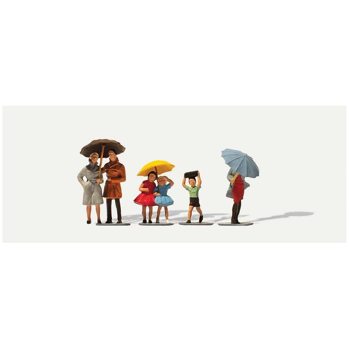 Passengers in the Rain -- pkg(6), HO Merten 212186