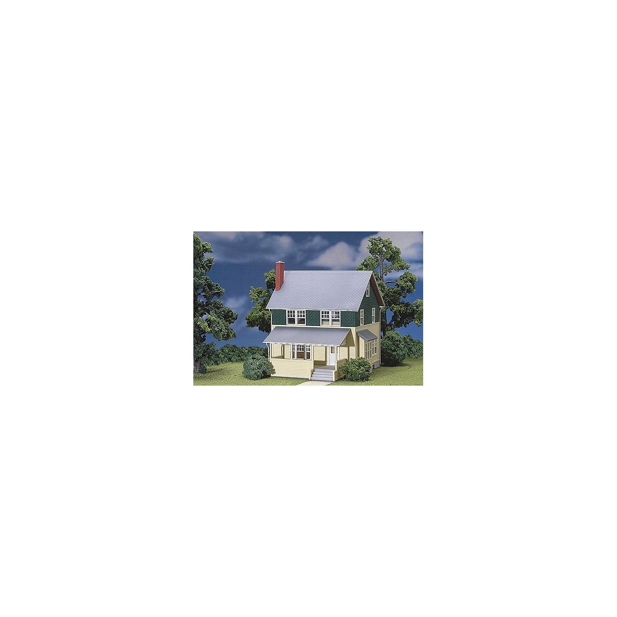 Kate′s Colonial Home -- Kit - 4-1/4 x 5-5/8 x 5-1/8′ 10.6 x 14 x 12.8cm, HO Atlas Model Railroad Co. 711
