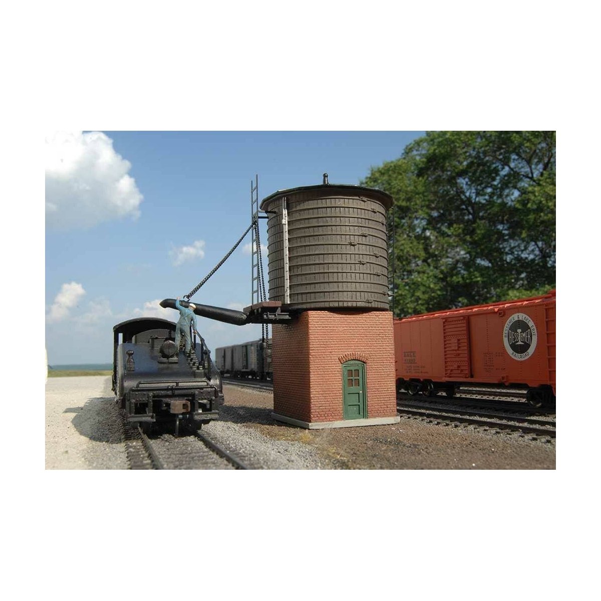 Branch Line Water Stop (Tower) - Scene Scapes(R) -- 2-3/8 x 3 x 4-1/2′ 6 x 7.6 x 11.4cm, HO Bachmann Industries 35112