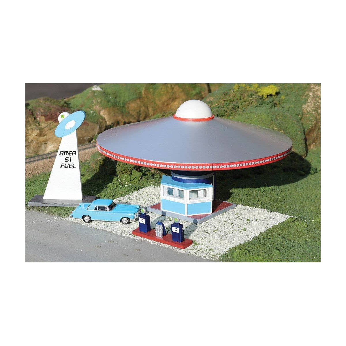 Area 51 Fuel Gas Station -- Assembled, HO Bachmann Industries 35213