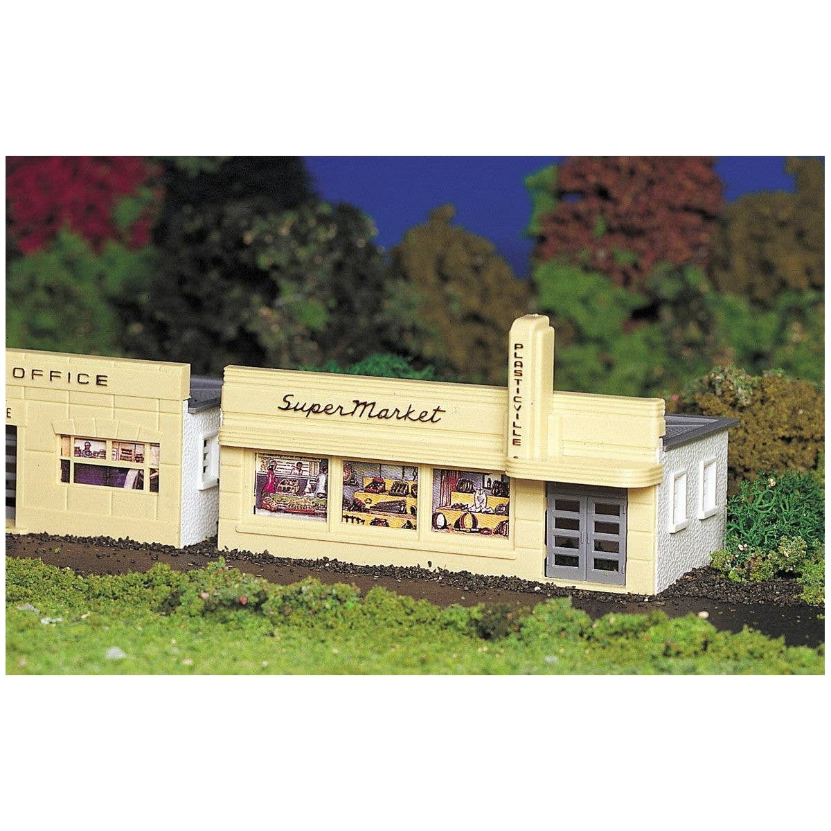 Plasticville Classic Kit - Supermarket -- 2-1/8 x 4-5/8′ 5.5 x 11.8cm, HO Bachmann Industries 45141