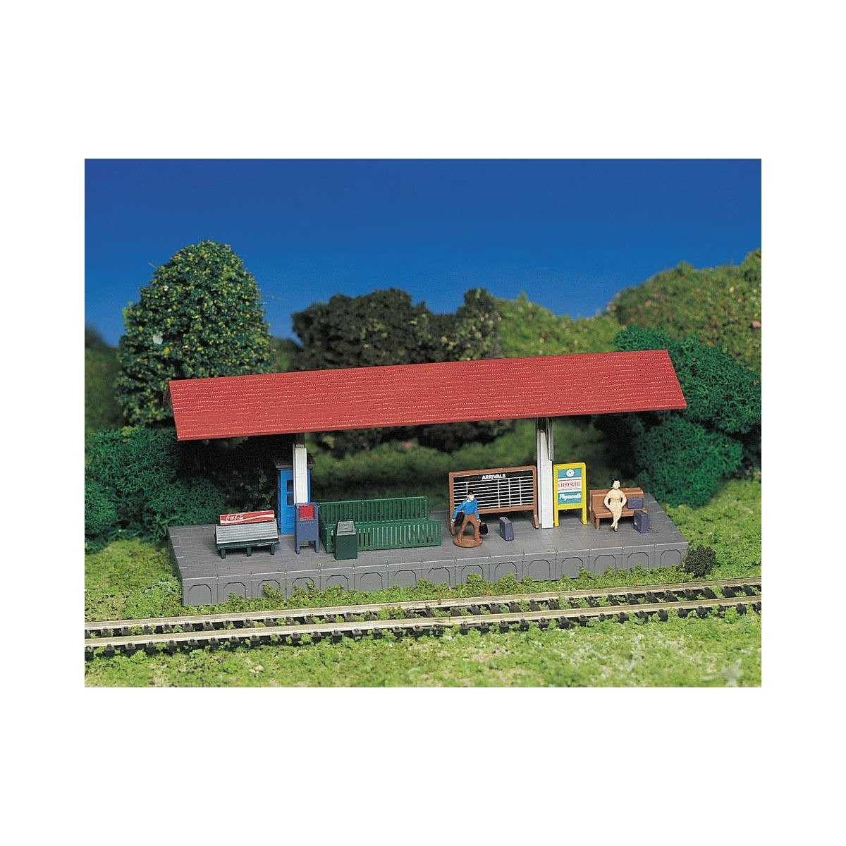 Plasticville Classic Kit - Station Platform -- 2-1/8 x 7′ 5.5 x 18cm, HO Bachmann Industries 45194