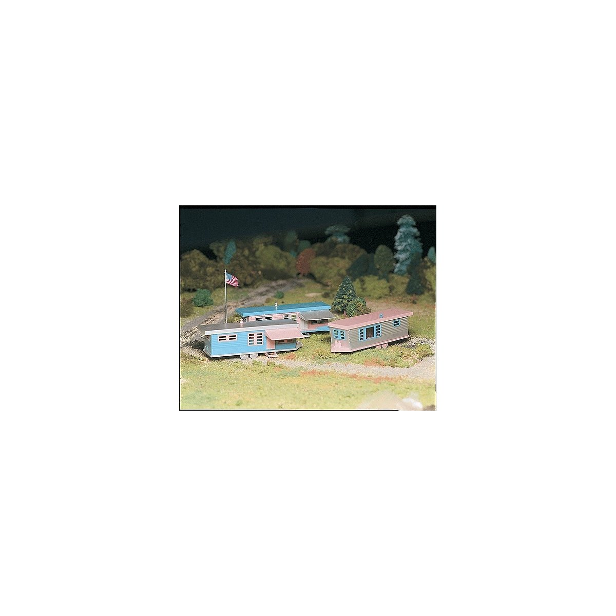 Plasticville U.S.A.(R) Classic Kits -- Trailer Park (Three Trailers & Flag Pole w/Flag), O Bachmann Industries 45612