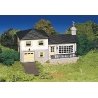 Plasticville Classic Kit - Split-Level House -- 2-7/8 x 6-1/8′ 7.3 x 15.5cm, HO Bachmann Industries 45213
