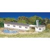 Motel W/Swimming Pool - Plasticville U.S.A.(R) -- Kit - 4-1/8 x 12-3/4′ 10.5 x 32.4cm, HO Bachmann Industries 45214
