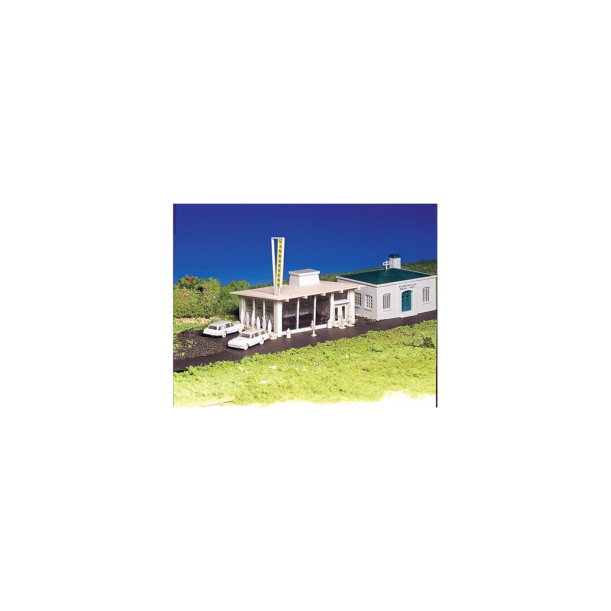 Drive-In Hamburger Stand - Plasticville U.S.A. -- Kit, HO Bachmann Industries 45434