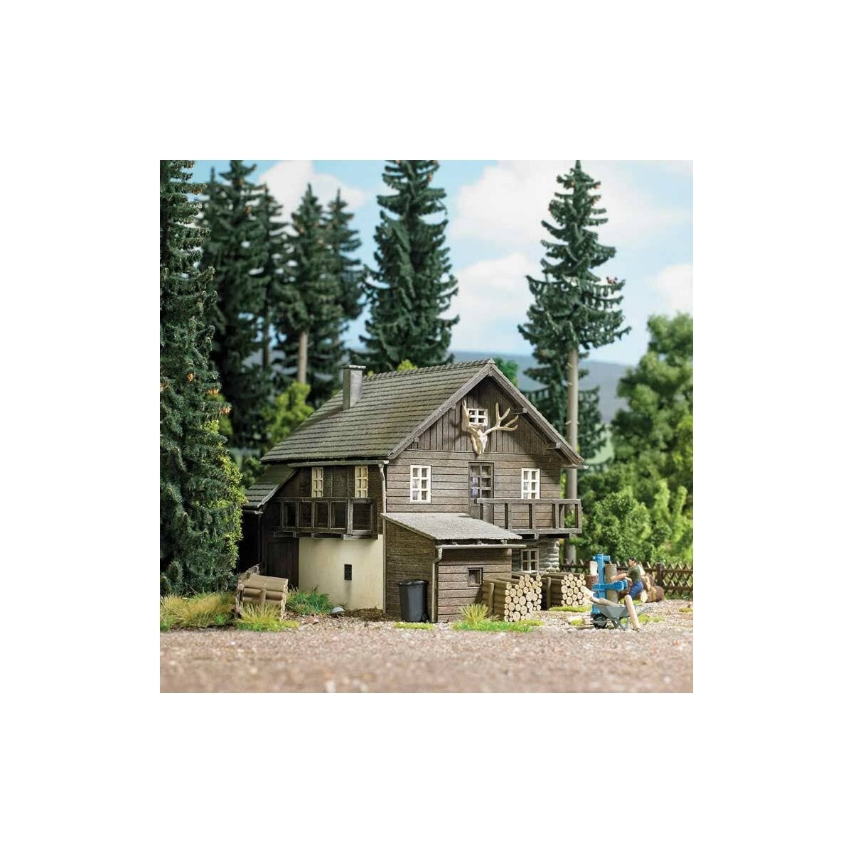 Forester′s House-Lodge -- Laser-Cut Wood Kit - 4-5/16 x 3-3/4 x 3-3/4′ 11 x 9.5 x 8.3cm, HO Busch Gmbh & Co Kg 1675
