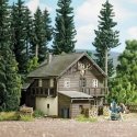Forester`s House-Lodge -- Laser-Cut Wood Kit - 4-5/16 x 3-3/4 x 3-3/4` 11 x 9.5 x 8.3cm, HO, Busch Gmbh & Co Kg 1675
