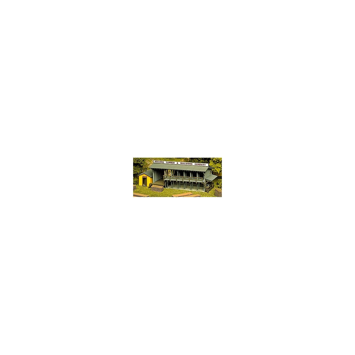 Lumber Yard & Office - Kit -- 3-3/4 x 8-1/2′ 9.5 x 21.3cm, HO Atlas Model Railroad Co. 750