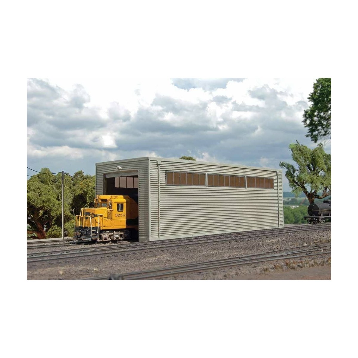 Single-Stall Engine House (Shed) - Scene Scapes(R) -- 11-3/8 x 4 x 3-9/16′ 28.9 x 10.2 x 9.1cm, HO Bachmann Industries 35115
