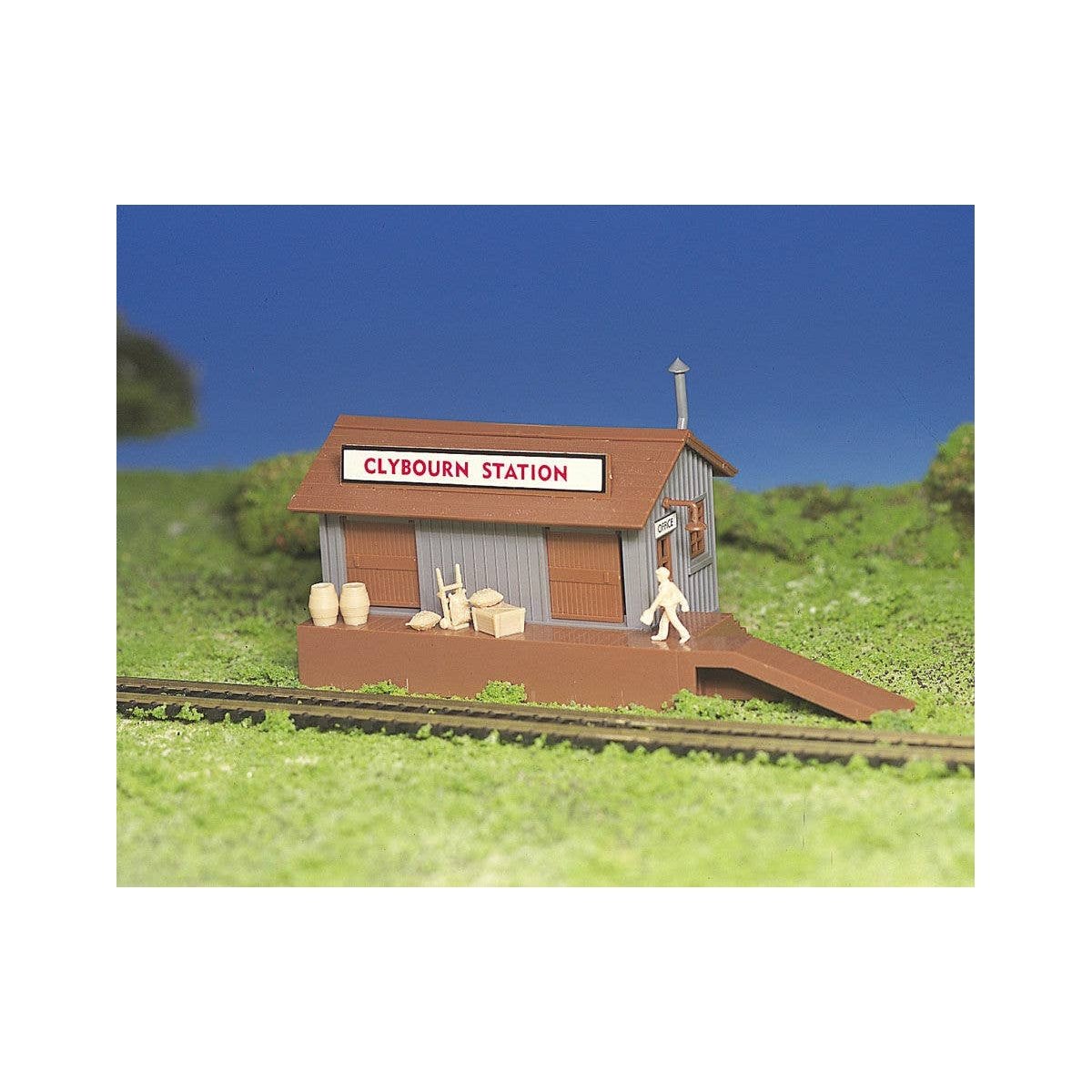 Plasticville Classic Kit - Freight Station -- 2-3/8 x 4-3/4′ 6 x 12.1cm, HO Bachmann Industries 45171