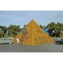 Tut Hut Souvenirs - Roadside U.S.A.(TM) -- Assembled - 6 x 5-1/4 x 3-3/4′ 15.2 x 13.3 x 9.5cm, HO, Bachmann Industries 35208