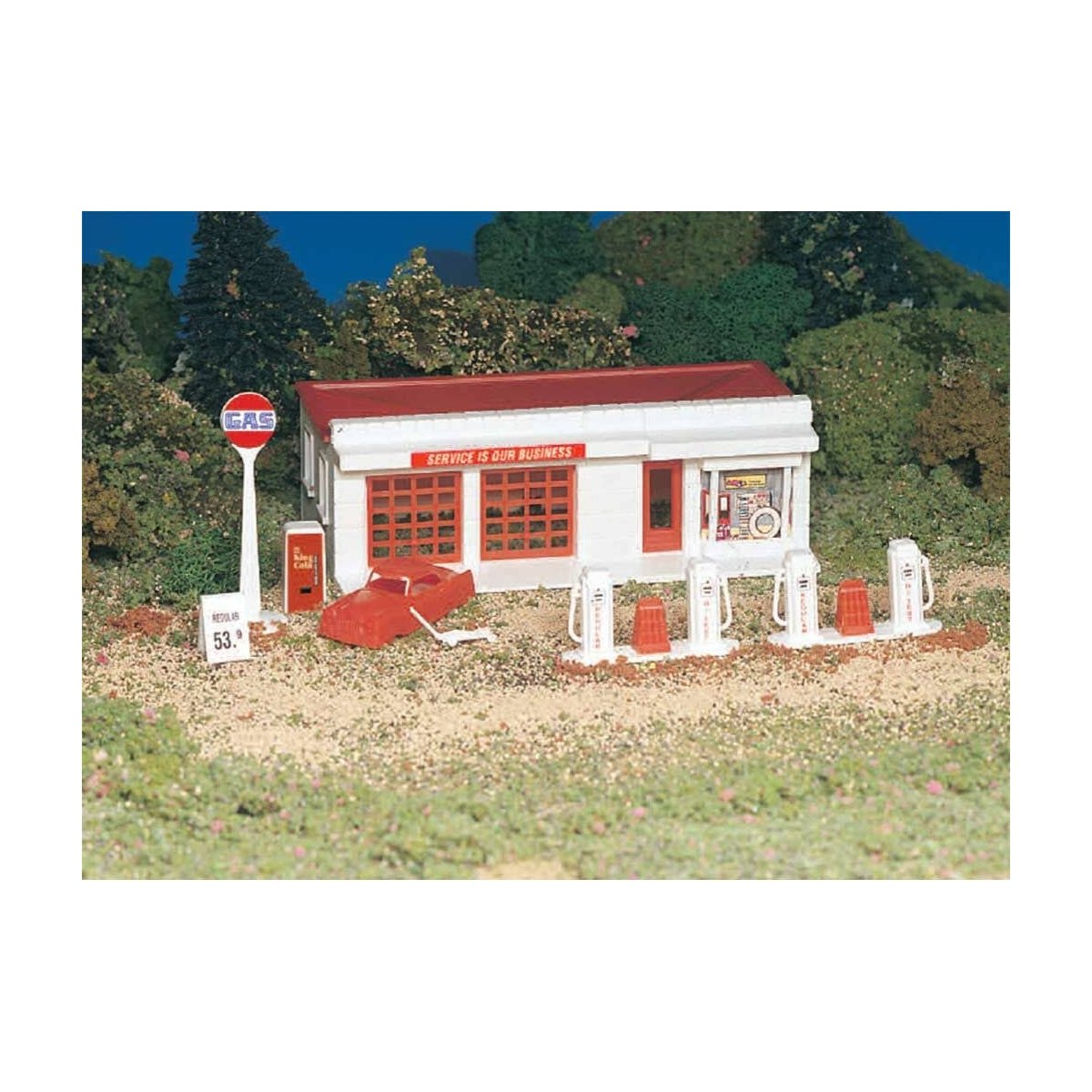 Gas Station - Plasticville -- Kit, HO Bachmann Industries 45174