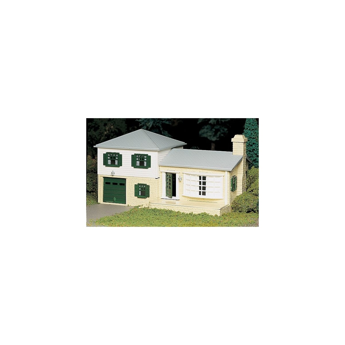 Plasticville U.S.A.(R) Classic Kits -- Two-Story Split-Level House, O Bachmann Industries 45607