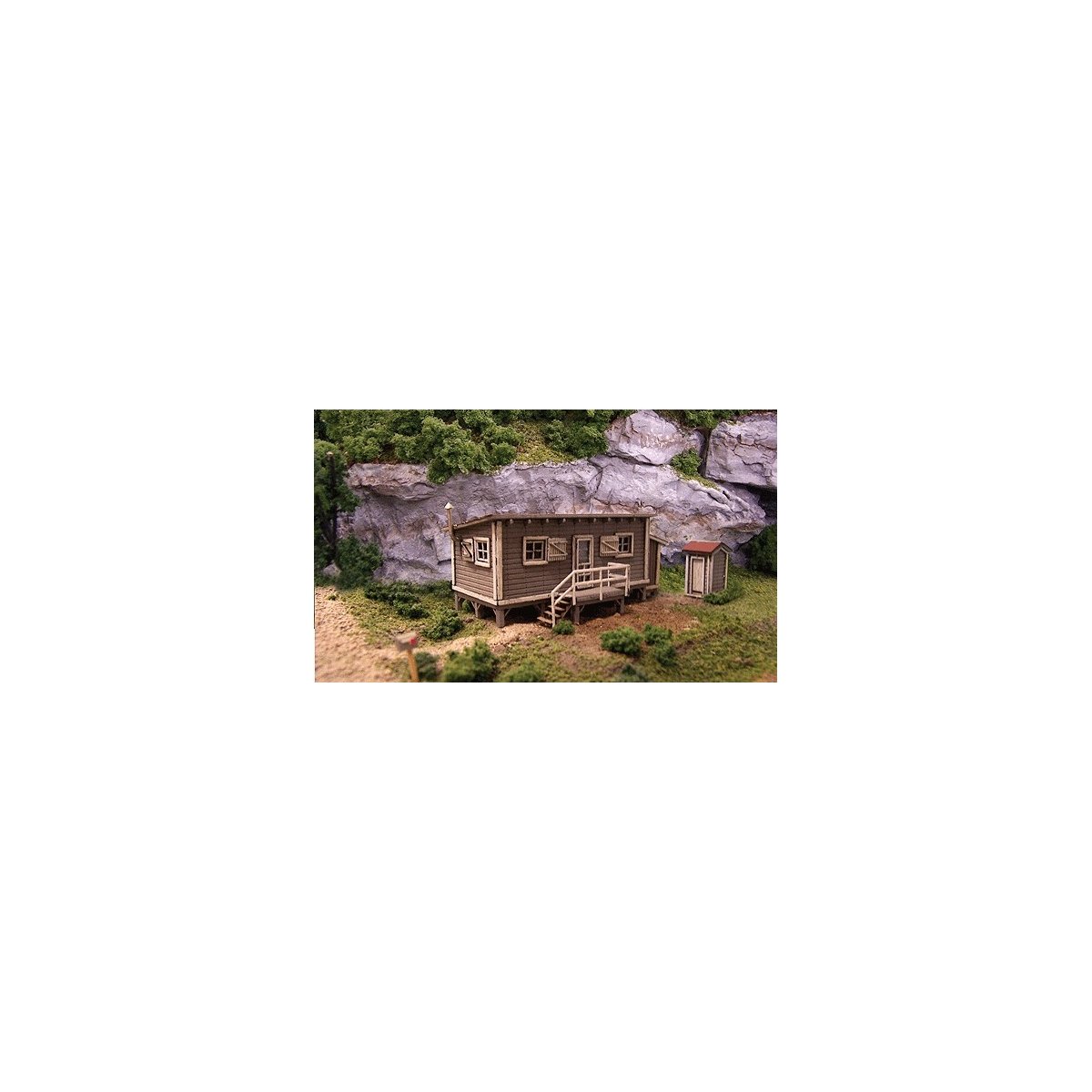Joe′s Cabin w/Outhouse -- Kit - Cabin: 4-1/4 x 2-5/16′ 10.8 x 5.9cm Outhouse: 5/8 x 5/8′ 1.6 x 1., HO Blair Line 2000