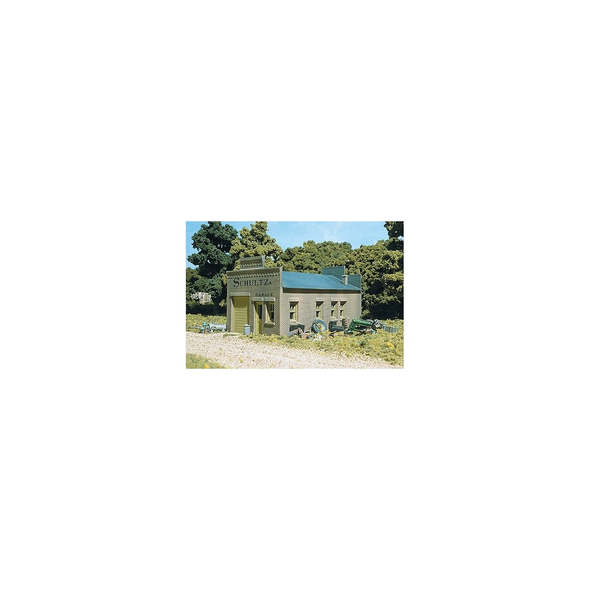 Woodland Scenics DPM Landmark Structures(R) -- Schultz′s Garage - Kit - 3 x 4-3/4′ 7.7 x 12.2cm, HO Design Preservation Mode