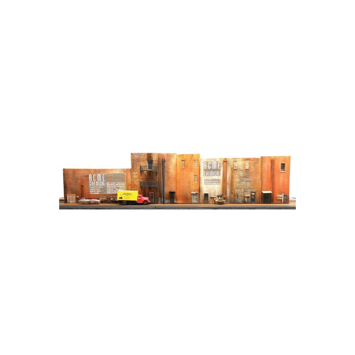 Factory Flat -- Kit - 25 x 1/2′ 63.5 x 1.3cm, HO Downtown Deco 1056