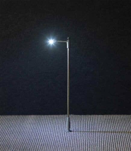 LED Streetlight on Mast -- Adjustable height up to 3-11/16′ 9.3cm tall pkg(3), HO, Faller Gmbh 180102