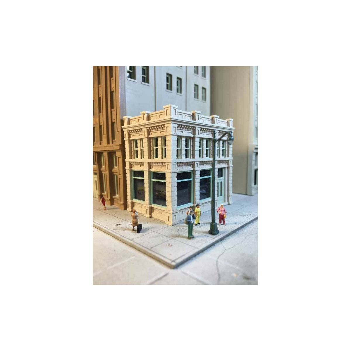 Kelly′s Cafe -- Resin Kit - 2-1/2 x 1-11/16 x 2-5/16′ 6.4 x 4.3 x 5.8cm, N Lunde Studios 15