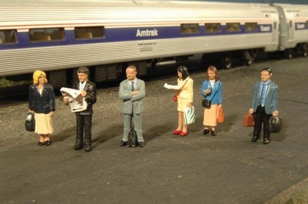 SceneScapes(TM) Figures -- Standing Passengers pkg(6), HO, Bachmann Industries 33110