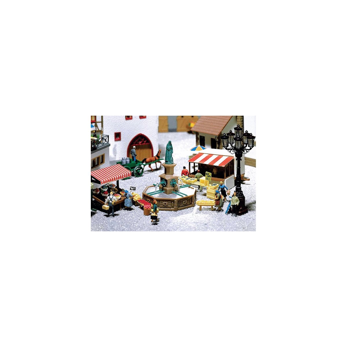 Fountain w/Figure -- 1-5/8 x 1-5/8′ 4.3 x 4.3cm, HO, Faller Gmbh 180581