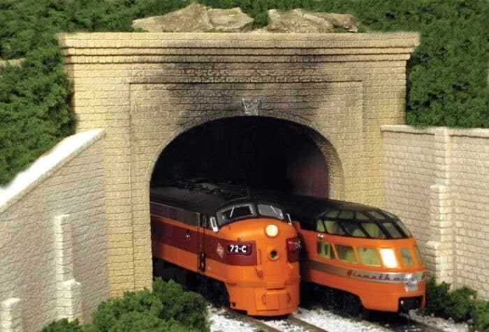 Double-Track Tunnel Portal -- Cut Stone, N, Monroe Models 211