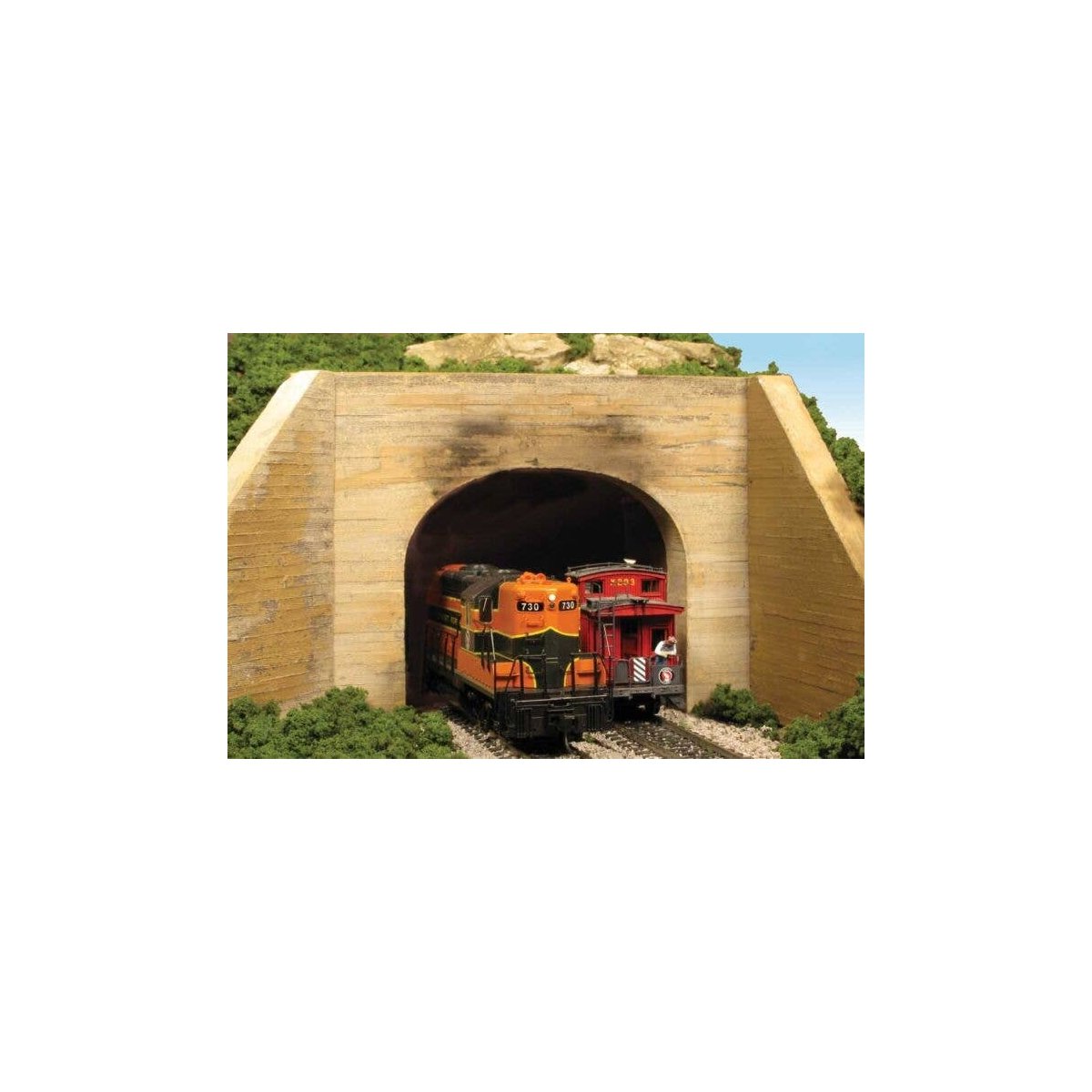 Double-Track Tunnel Portal -- Board-Formed Poured Concrete, HO, Monroe Models 129
