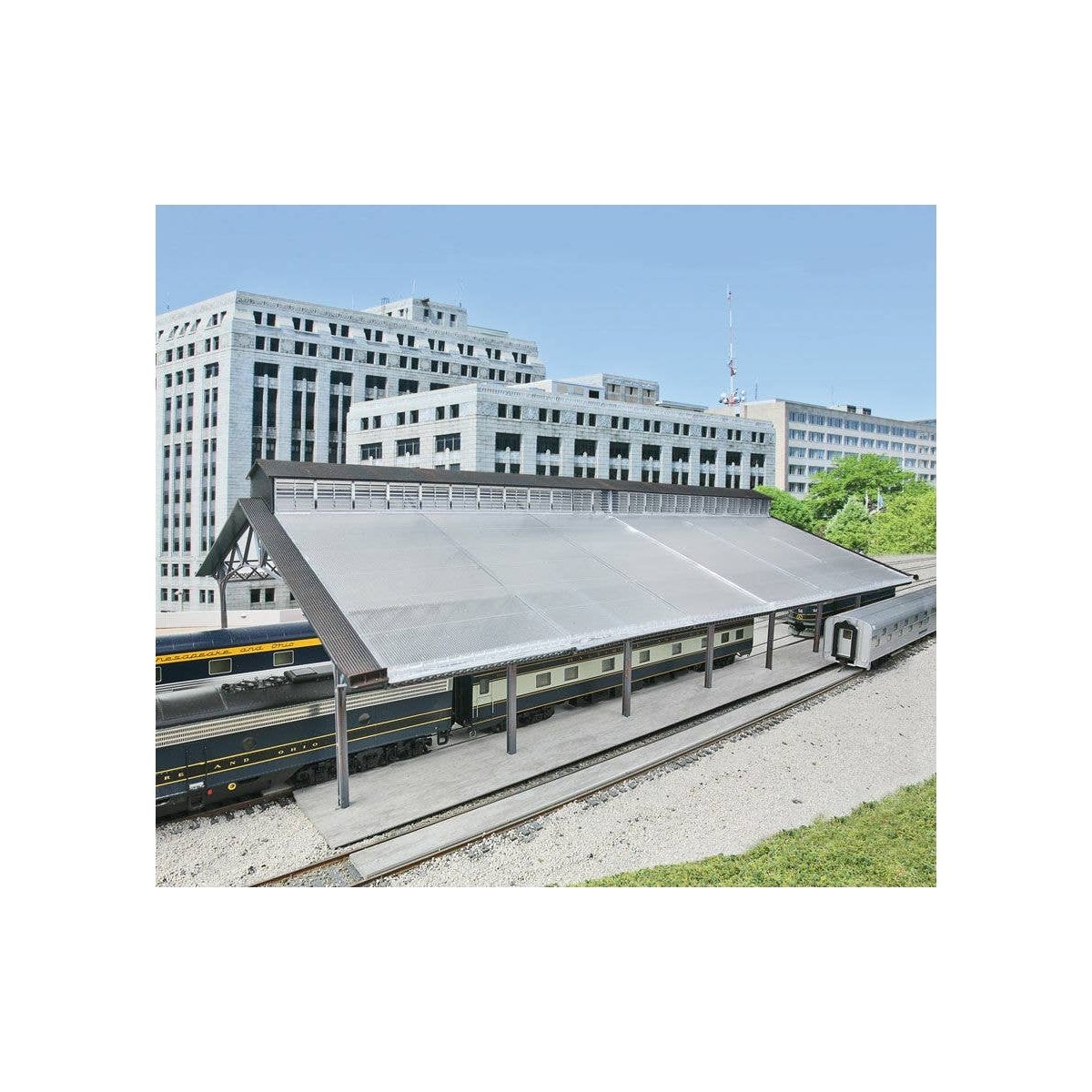 Train Shed with Clear Roof -- Kit: 22-3/8 x 11-9/16 x 6-1/4′ 56.8 x 29.3 x 15.8cm, HO Walthers Cornerstone 2984
