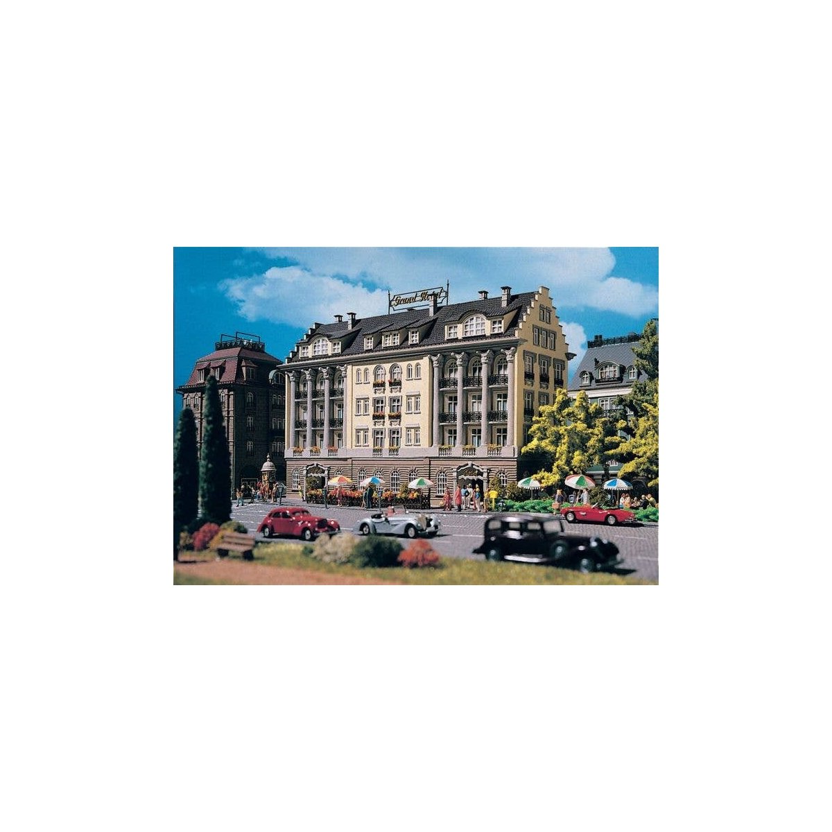 4-Story Hotel -- 4-3/8 x 3-3/4 x 8-3/4′ 11 x 9.5 x 22cm, HO, Vollmer Gmbh 43772