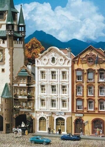 3 Story Urban Dwelling House, Era I -- Painted & Weathered 11.2 x 5.2 x 12.1cm, N, Faller Gmbh 232309