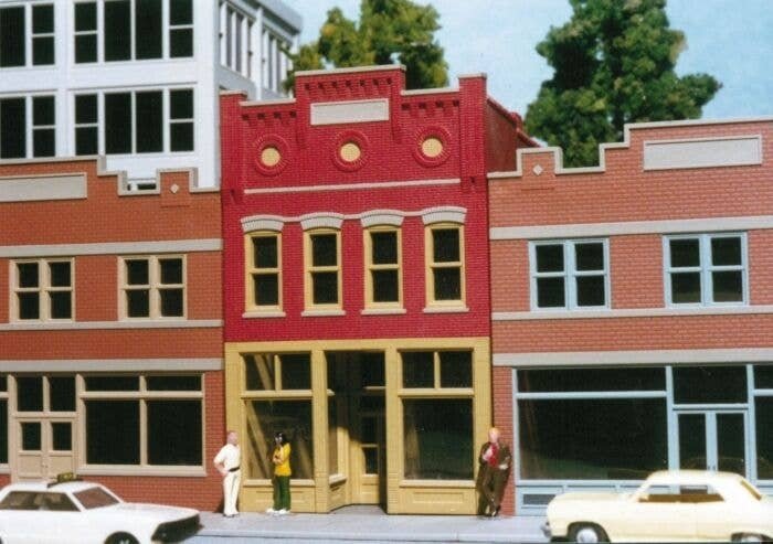 Tony`s Gym -- Kit - 4-3/4 x 2-3/4` 11.9 x 6.9cm, HO, Smalltown USA 6002