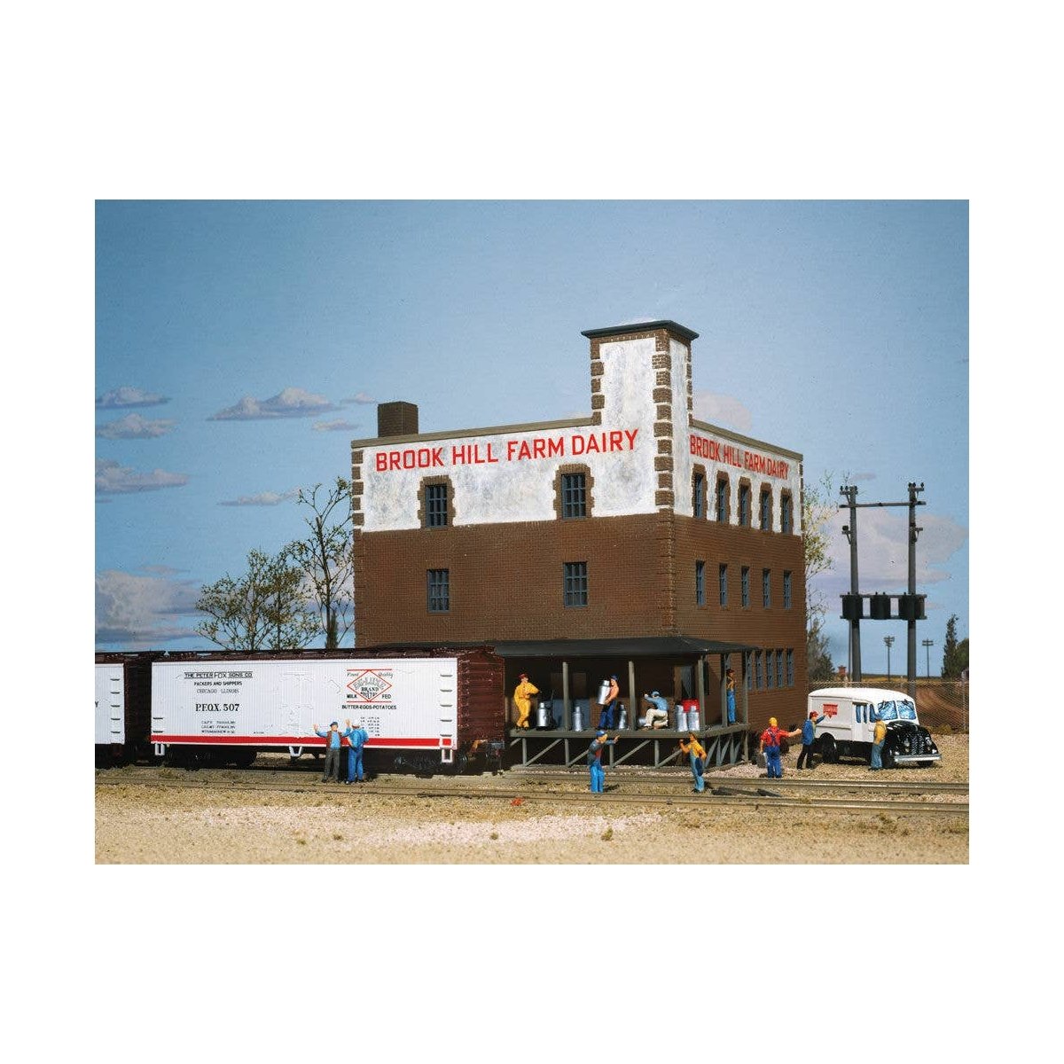 Brook Hill Farm Dairy -- Kit - 7-3/8 x 7-1/4′ 18.7 x 18.4cm, HO Walthers Cornerstone 3010