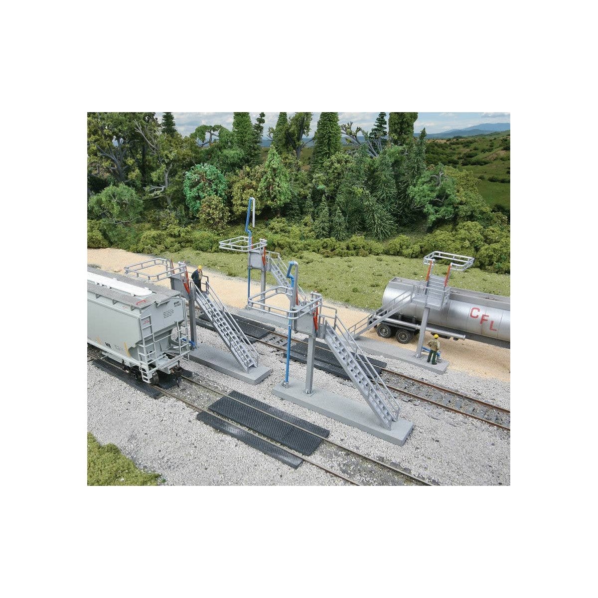Modern Loading Racks pkg(4) -- Kit - Each 3-1/8 x 1-11/16 x 4′ 7.9 x 4.2 x 10.1cm, HO Walthers Cornerstone 4037