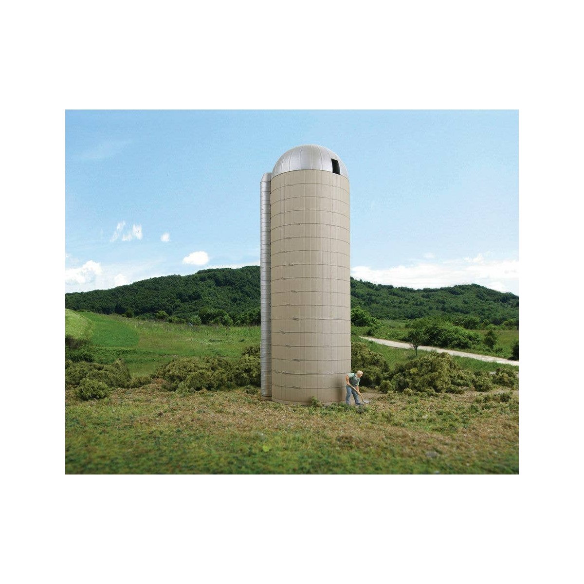 Concrete-Style Silo -- Kit - 1-5/8′ x 5-1/2′ 42 x 142cm, HO Walthers Cornerstone 3332