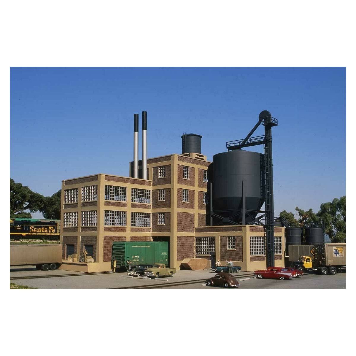 Tire Plant -- Kit - 13-3/16 x 8-11/16 x 12′ 33.4 x 22 x 30.4cm, HO Walthers Cornerstone 4141