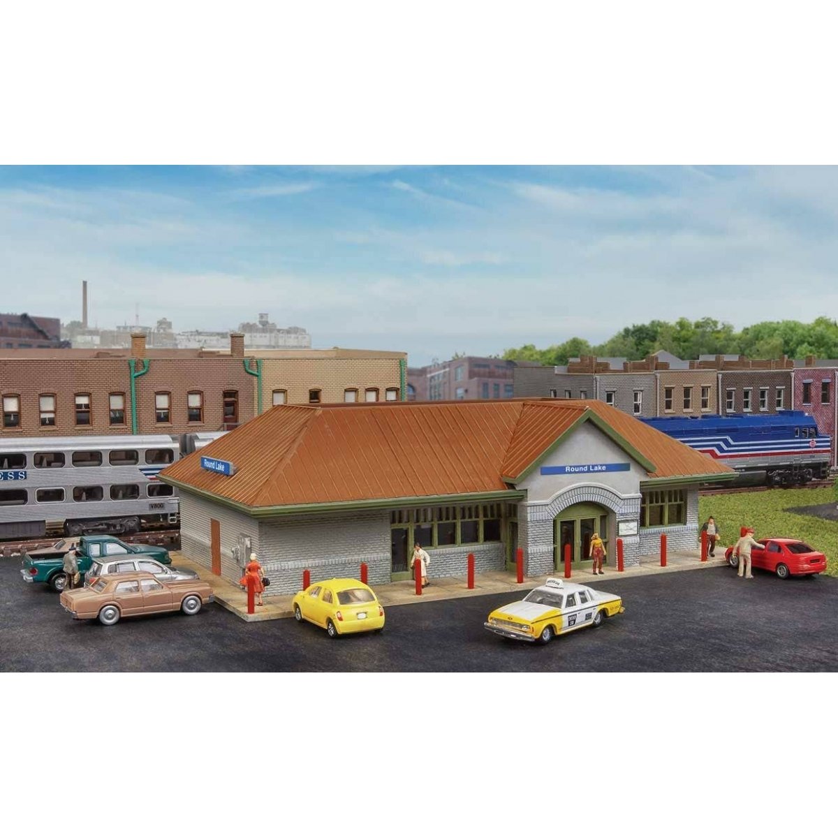 Modern Suburban Station -- Kit - 5-3/4 x 3-5/8 x 1-3/4′ 14.6 x 9.2 x 4.4cm, N Walthers Cornerstone 3887