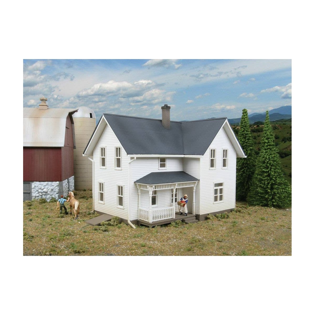 Lancaster Farmhouse -- Kit - 5-15/16 x 4-1/2 x 4-5/16′ 15.1 x 11.4 x 11cm, HO Walthers Cornerstone 3333
