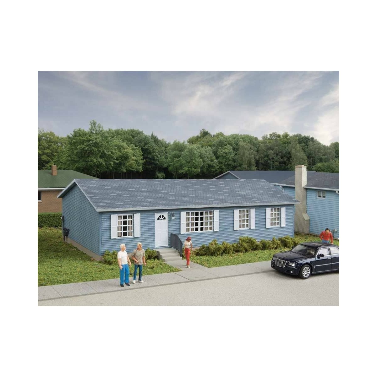 Modern Sectional House -- Kit - 6-7/8 x 3-5/16 x 2′ 17.5 x 8.4 x 5.2cm, HO Walthers Cornerstone 4150