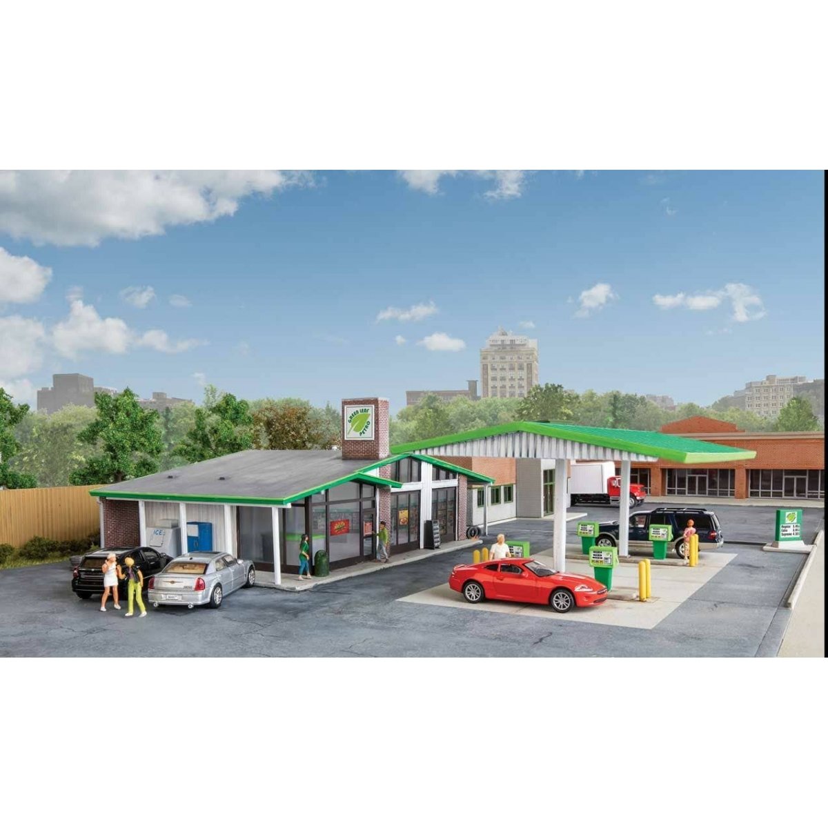 Modernized Gas Station -- Kit - Main Building: 10-1/2 x 9 x 3-3/16′ 26.6 x 22.8 x 8cm, HO Walthers Cornerstone 3542