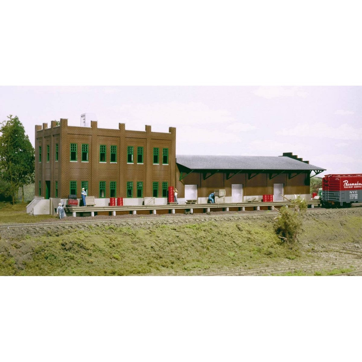 Water Street Freight Terminal -- Kit - 20-1/2 x 6-1/4′ 52 x 15.8cm, HO Walthers Cornerstone 3009
