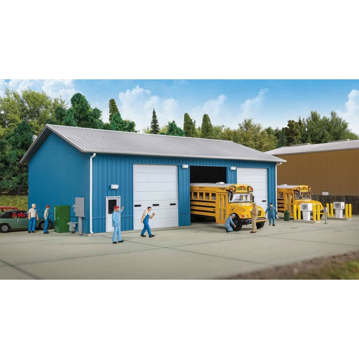 Bus Maintenance Garage -- Kit - 6-9/64 x 8 x 3-5/16′ 15.6 x 20.5 x 8.4cm, HO Walthers Cornerstone 3360
