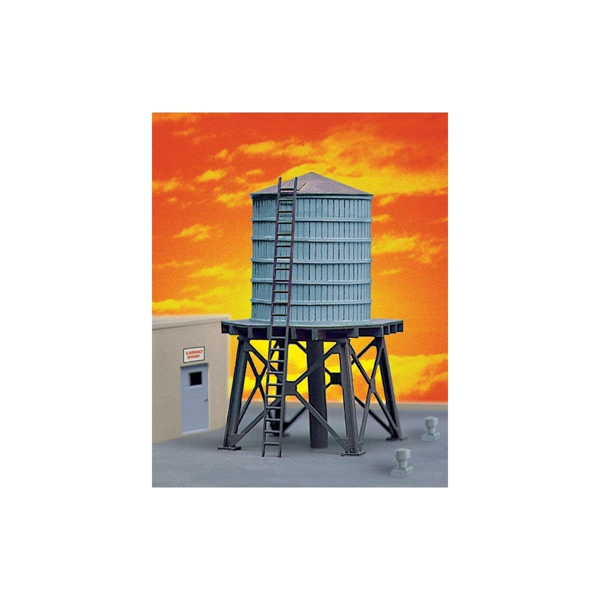 Wooden Water Tank pkg(3) -- Kit - Each: 4 x 2-3/8′ 10.1 x 6cm, HO Walthers Cornerstone 3507