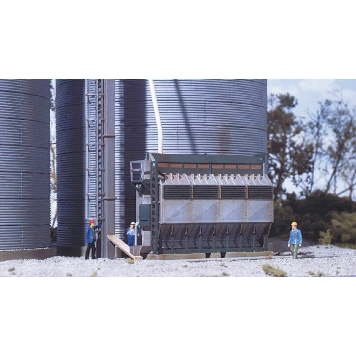 Grain Dryer -- Kit, HO Walthers Cornerstone 3128