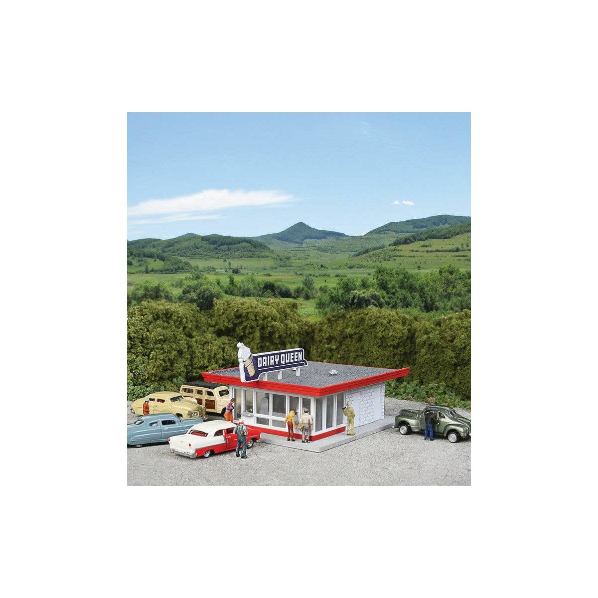 Vintage Dairy Queen(R) -- Kit - 2-7/16 x 1-15/16 x 1-5/16′ 6.1 x 4.9 x 4.9cm, N Walthers Cornerstone 3845